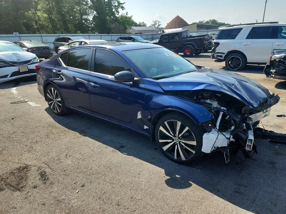 2021 NISSAN ALTIMA SR  