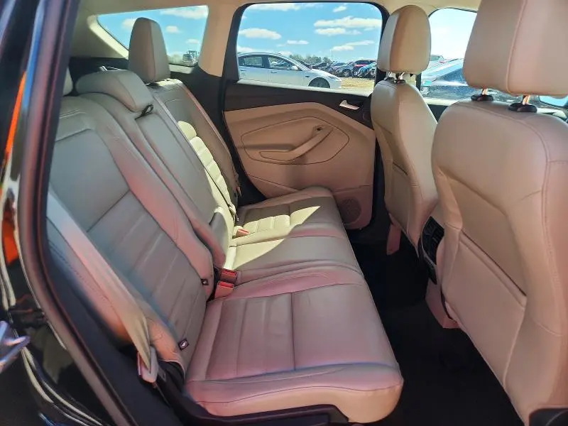 2017 FORD ESCAPE SE  