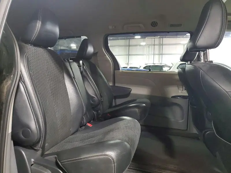 2012 TOYOTA SIENNA SE 8-PASSENGER  