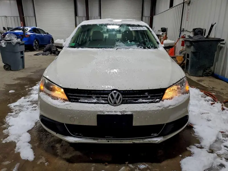 2013 VOLKSWAGEN JETTA SE  