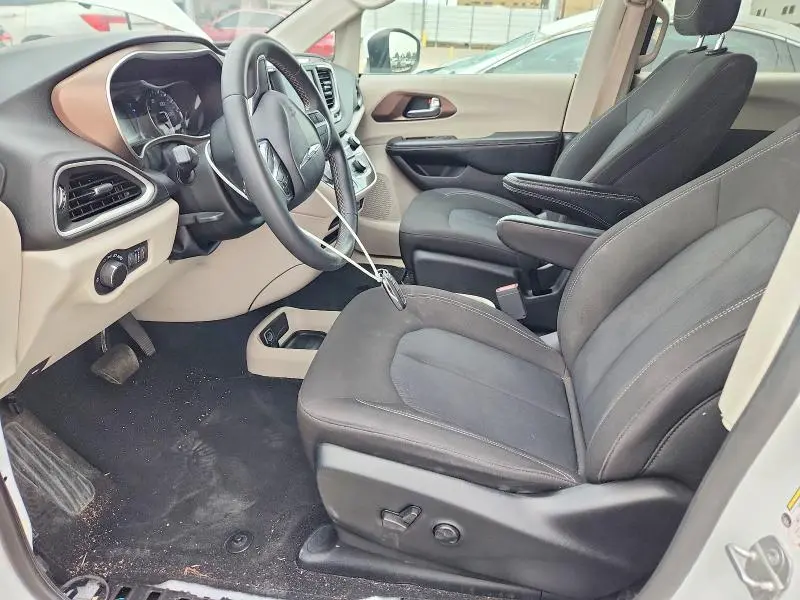 2022 CHRYSLER VOYAGER LX  