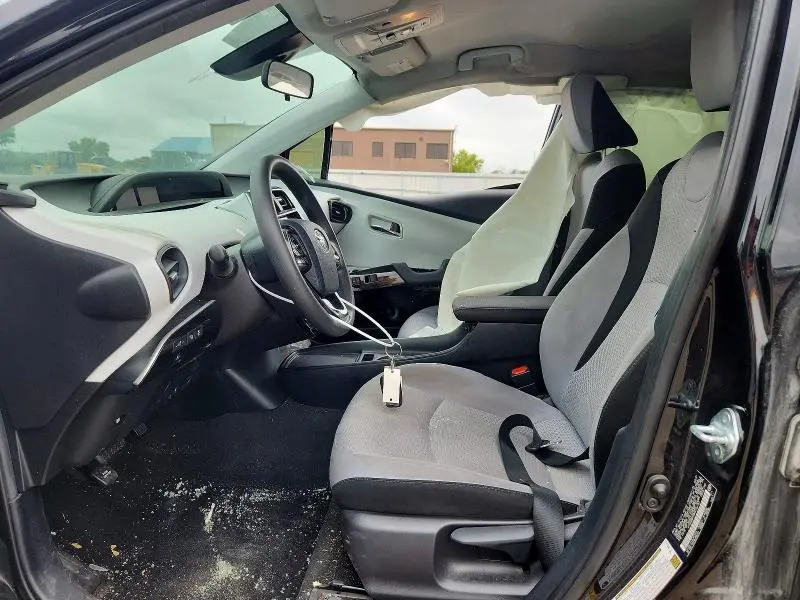 2021 TOYOTA PRIUS LE  