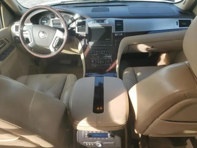 2011 CADILLAC ESCALADE LUXURY  