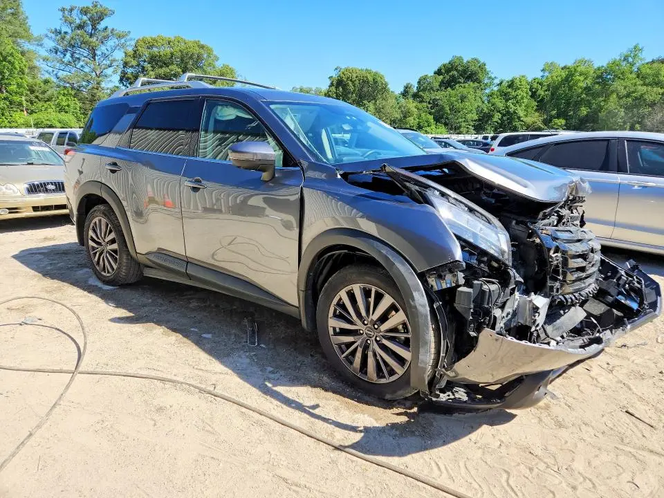 2024 NISSAN PATHFINDER SL  