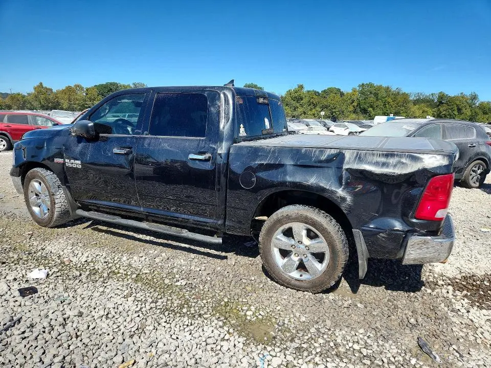 2016 RAM 1500 SLT  