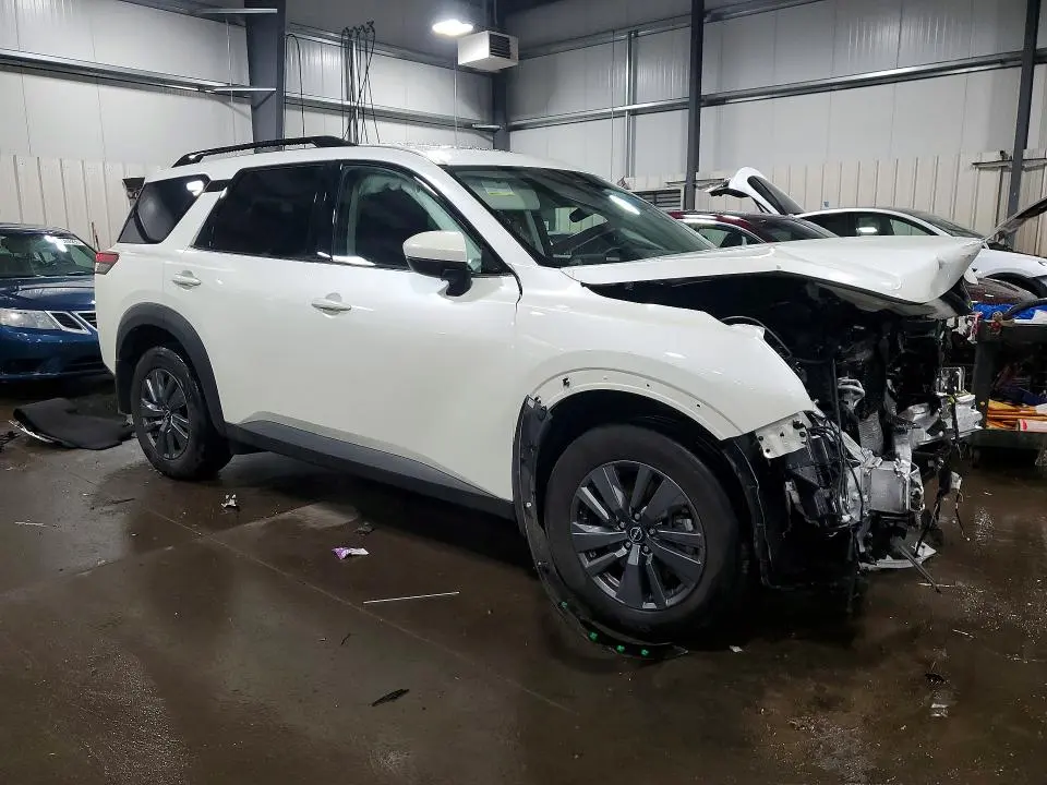 2024 NISSAN PATHFINDER SV  