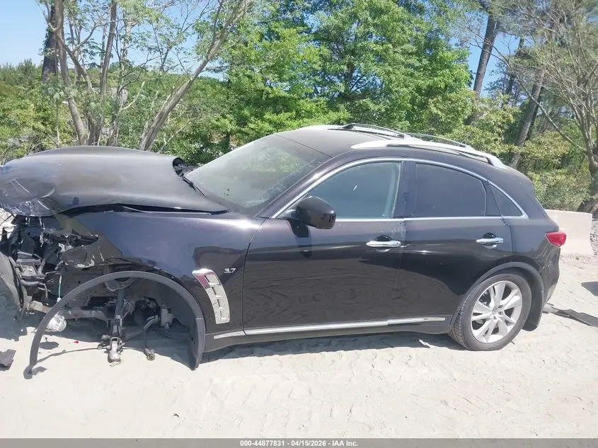 2014 INFINITI QX70  