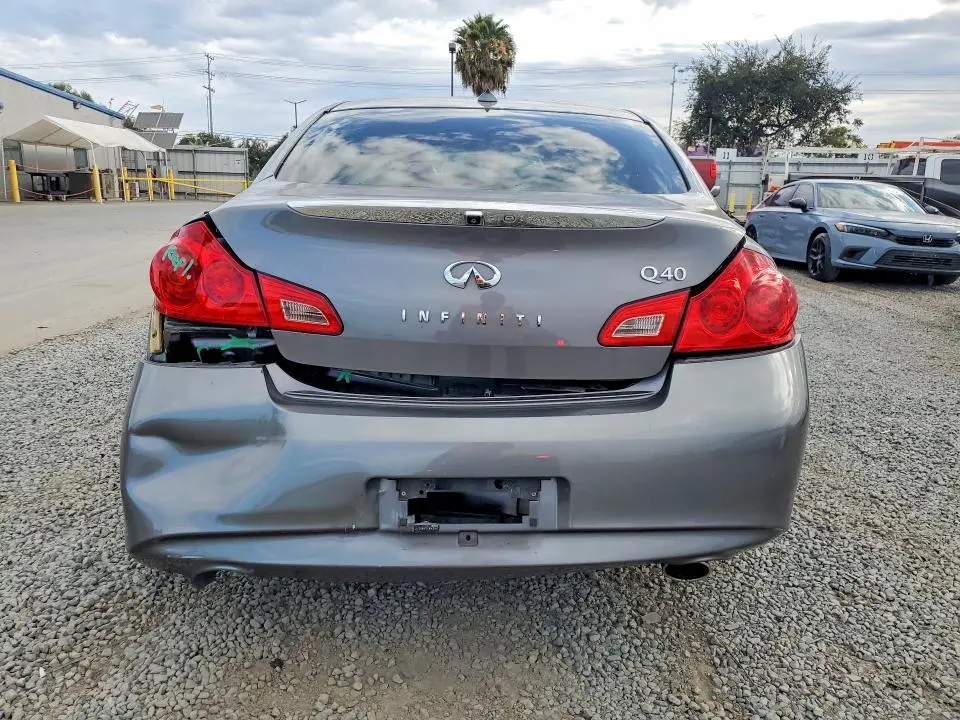 2015 INFINITI Q40 BASE  