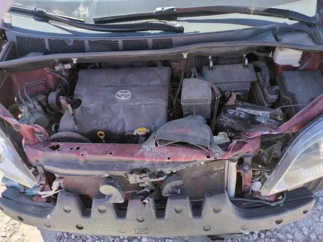 2011 TOYOTA SIENNA LE  