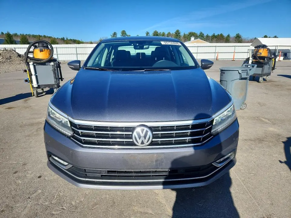 2018 VOLKSWAGEN PASSAT SE  