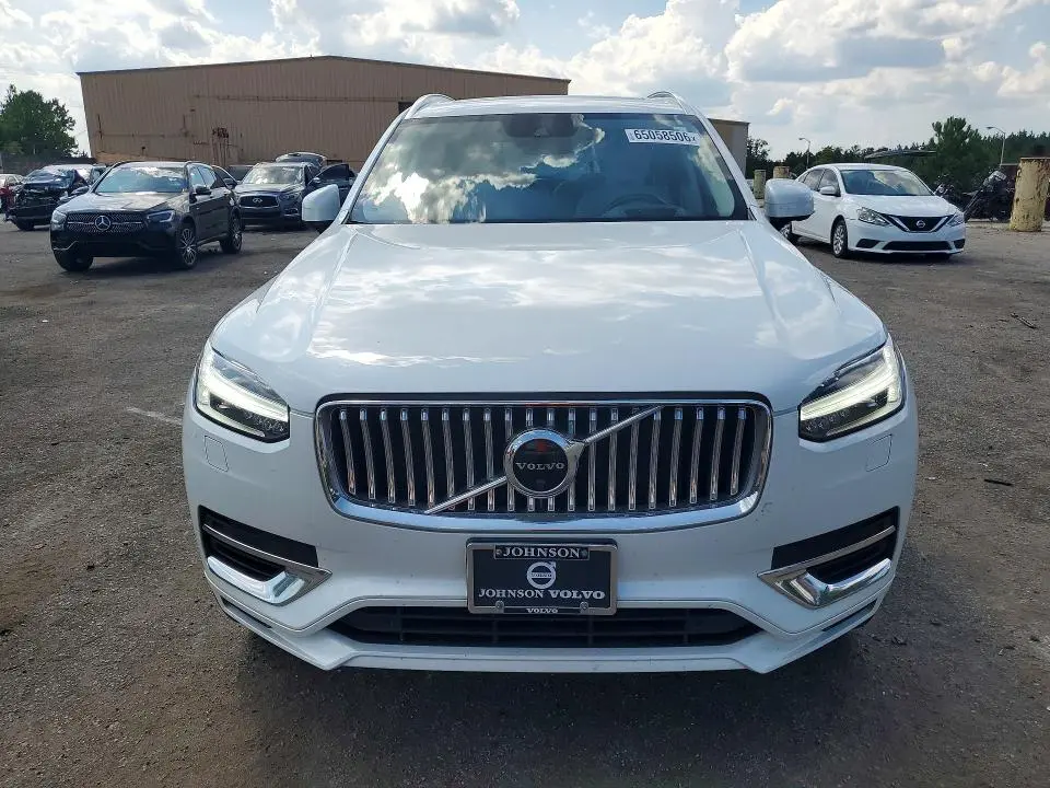 2021 VOLVO XC90 T8 RECHARGE MOMENTUM  