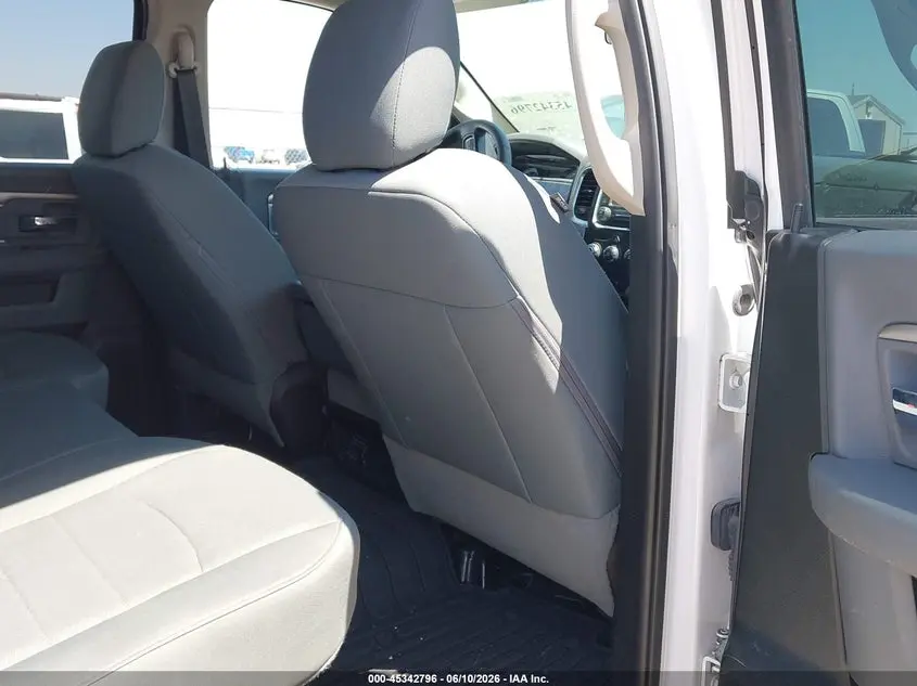 2019 RAM 1500 CLASSIC SLT  4X2 6'4 BOX