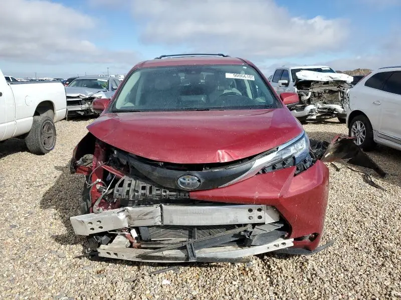 2022 TOYOTA SIENNA LE  