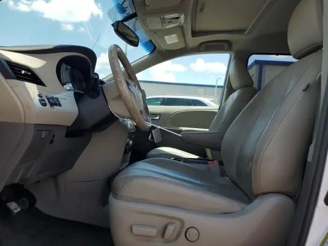 2014 TOYOTA SIENNA XLE  