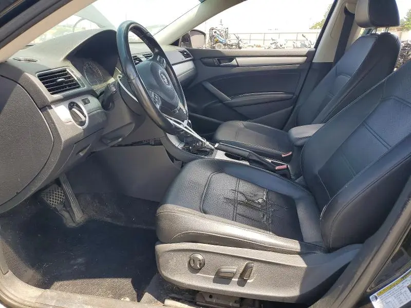 2013 VOLKSWAGEN PASSAT SE  