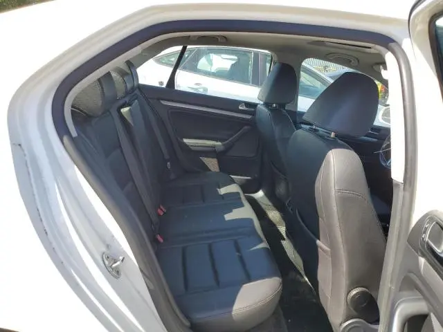 2010 VOLKSWAGEN JETTA SE  