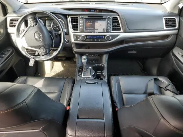 2019 TOYOTA HIGHLANDER SE  