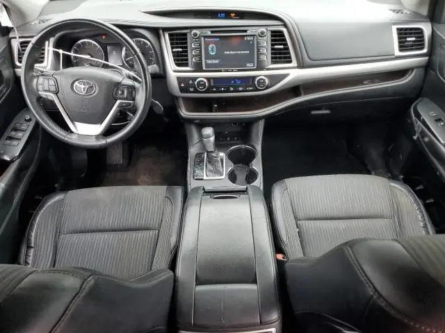 2016 TOYOTA HIGHLANDER LE  