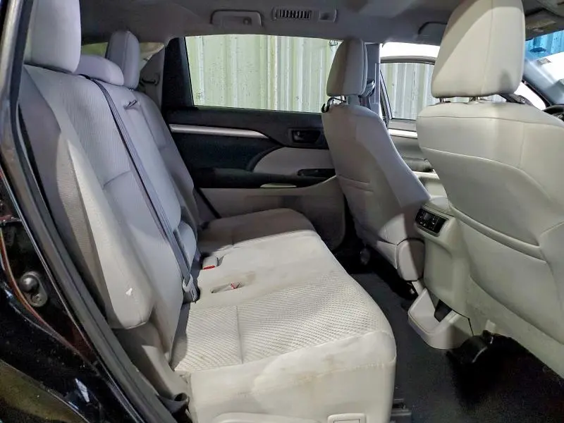 2016 TOYOTA HIGHLANDER LE  