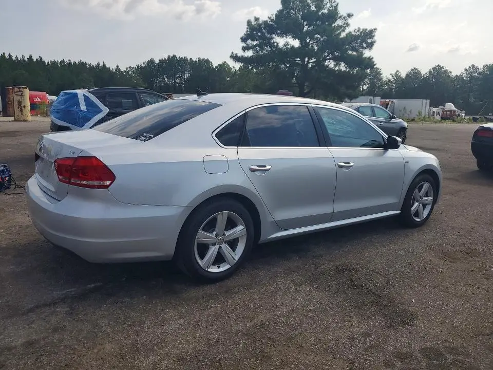 2015 VOLKSWAGEN PASSAT S  