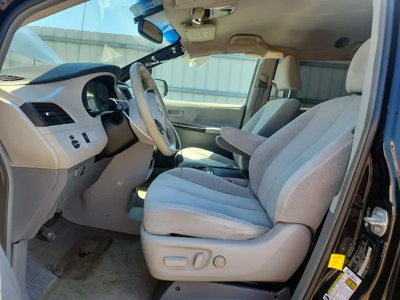 2012 TOYOTA SIENNA LE  