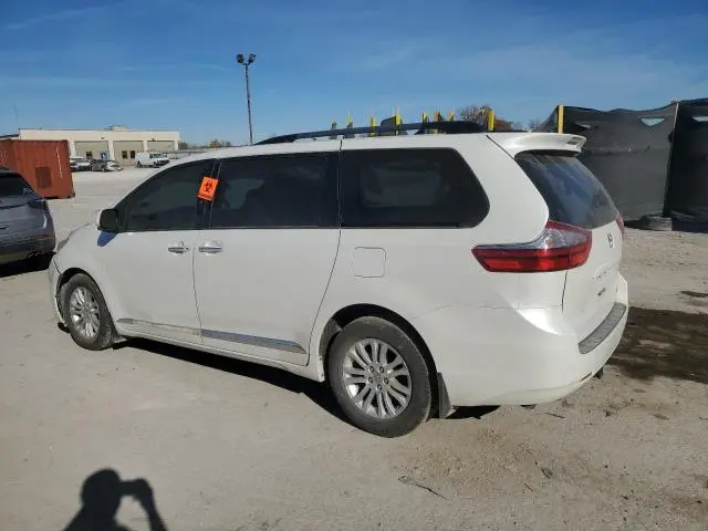 2017 TOYOTA SIENNA XLE  