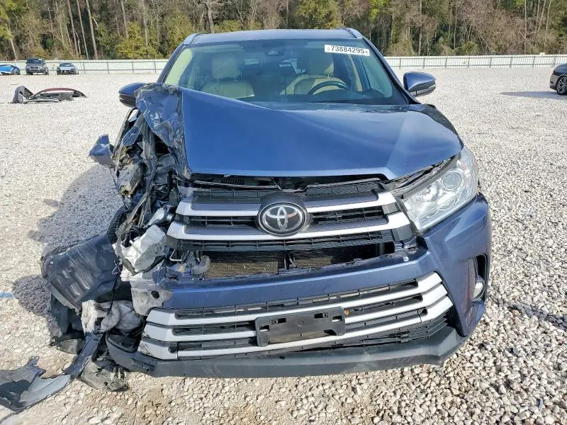 2019 TOYOTA HIGHLANDER SE  