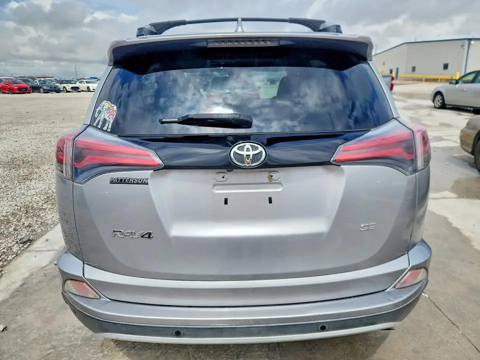 2016 TOYOTA RAV4 SE  