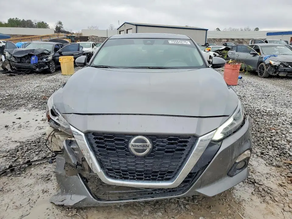 2022 NISSAN ALTIMA SL  