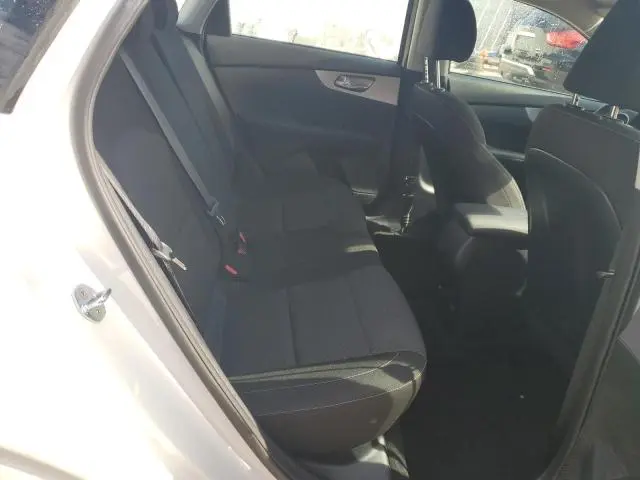 2022 KIA FORTE FE  