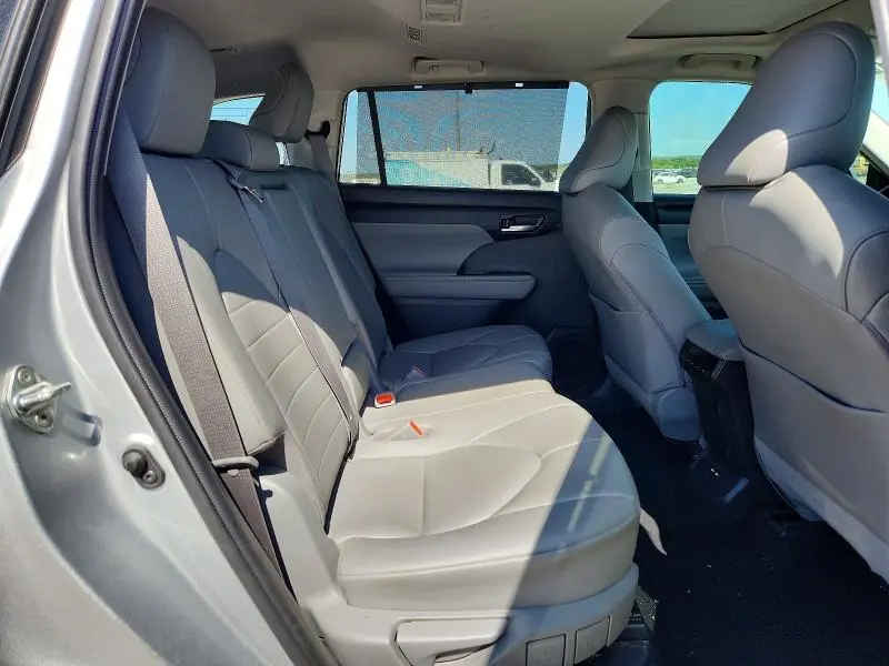 2020 TOYOTA HIGHLANDER HYBRID XLE  