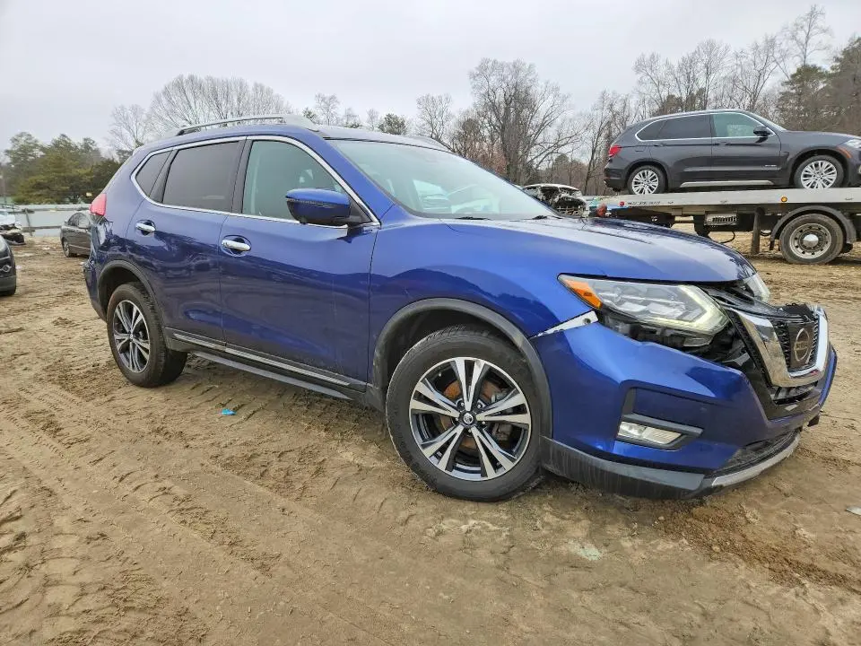 2017 NISSAN ROGUE SL  