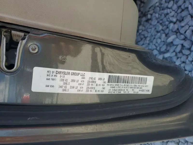 2010 VOLKSWAGEN ROUTAN S  