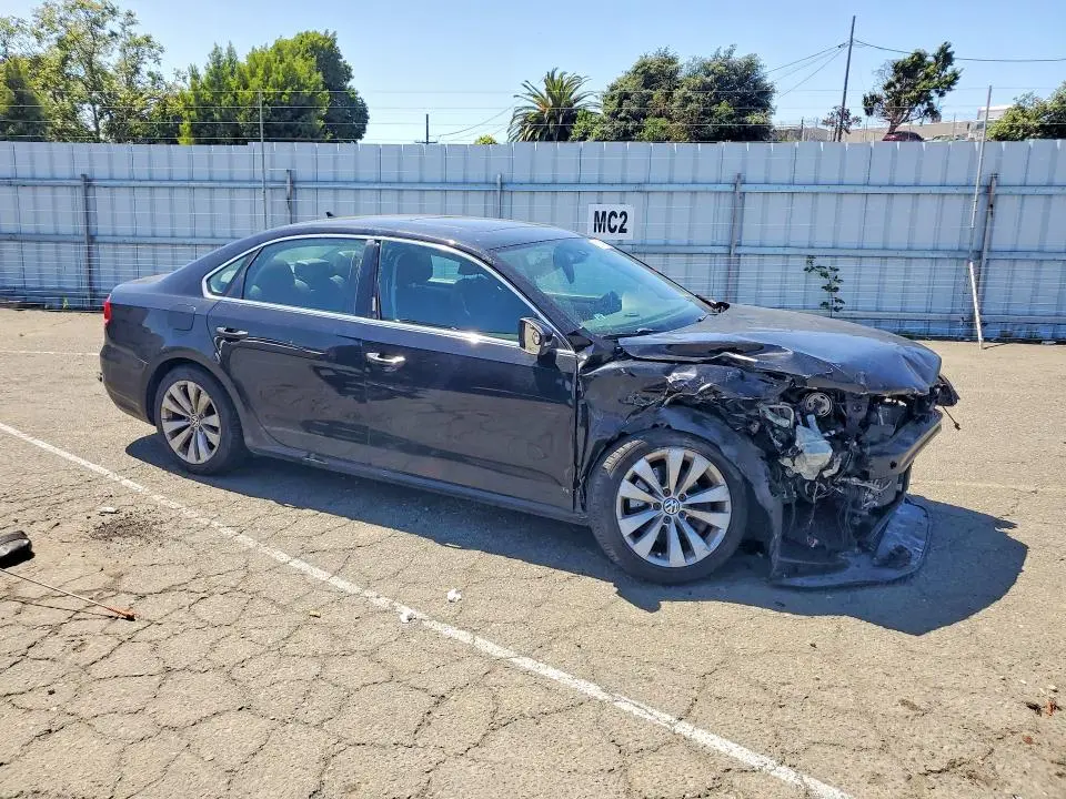 2013 VOLKSWAGEN PASSAT SE  
