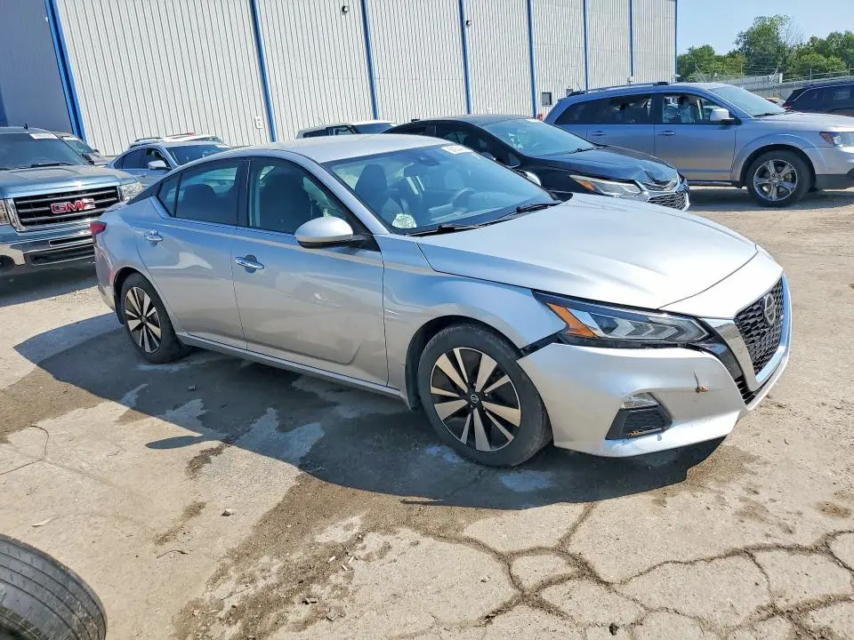 2022 NISSAN ALTIMA SV  