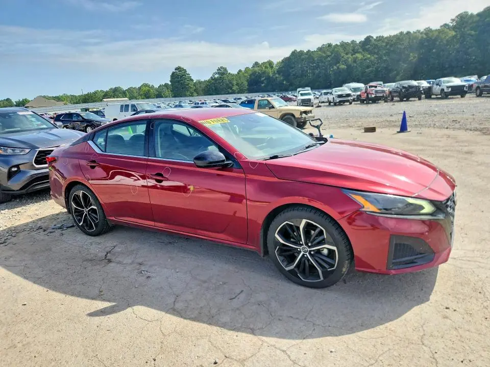 2023 NISSAN ALTIMA SR  