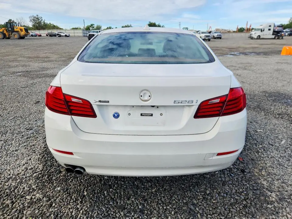 2015 BMW 528 XI  