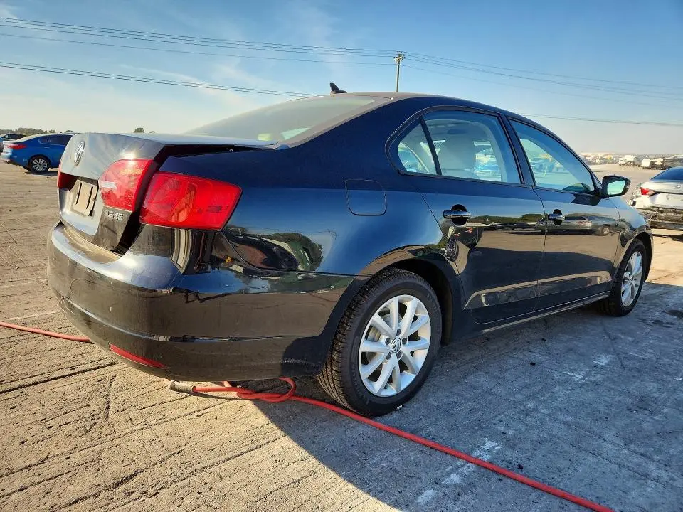 2011 VOLKSWAGEN JETTA SE  