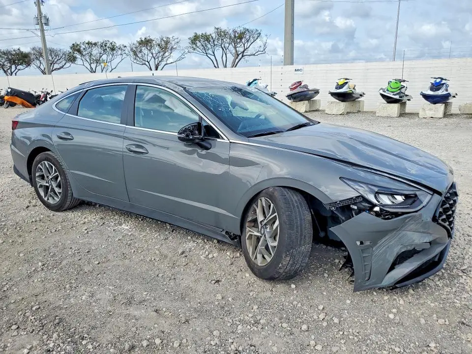 2022 HYUNDAI SONATA SEL  