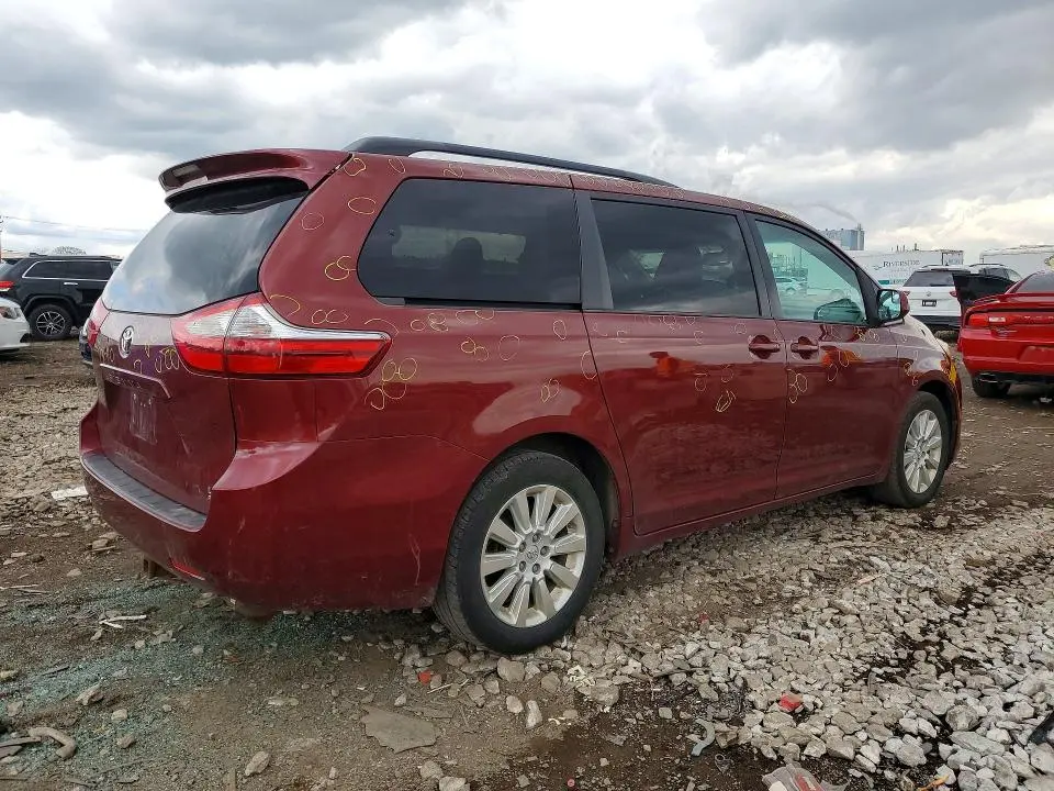 2015 TOYOTA SIENNA LE  