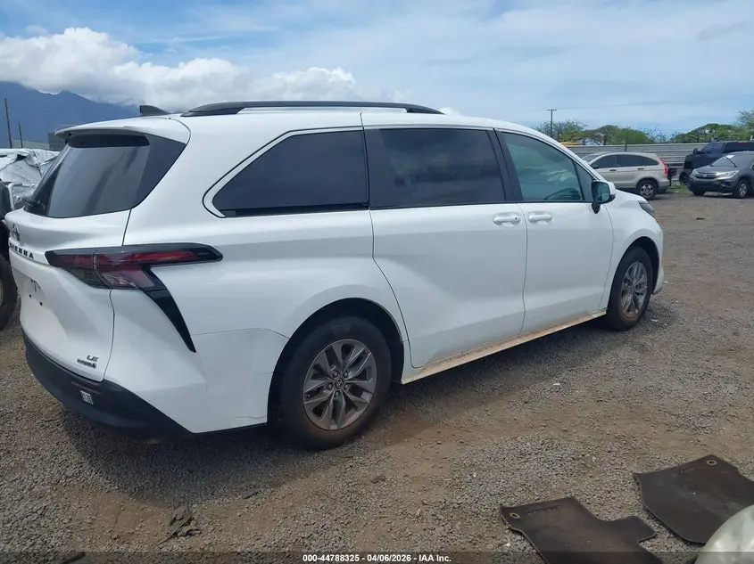 2024 TOYOTA SIENNA LE