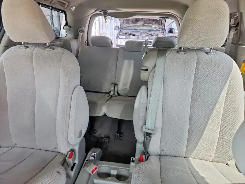 2014 TOYOTA SIENNA LE  