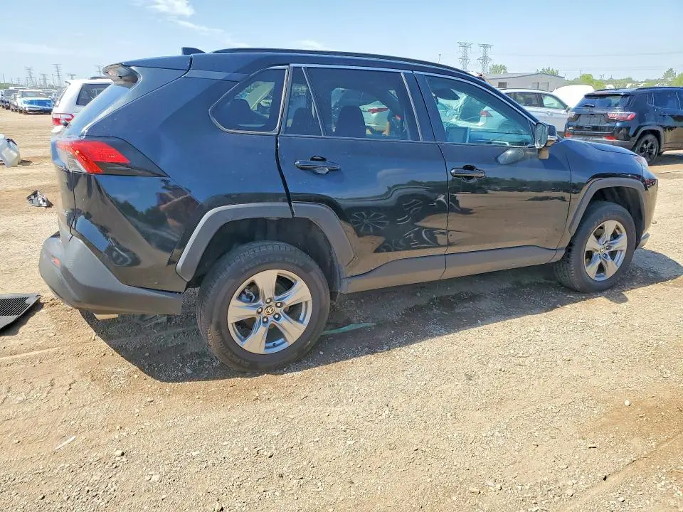 2023 TOYOTA RAV4 XLE  