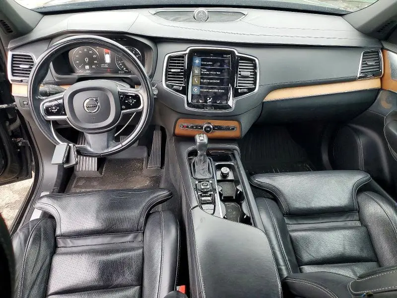 2016 VOLVO XC90 T6  
