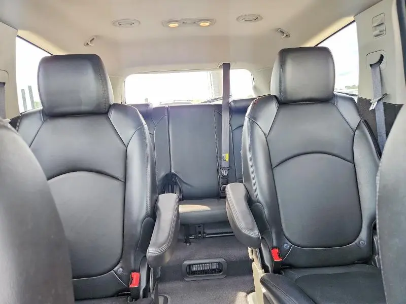2011 CHEVROLET TRAVERSE LT  