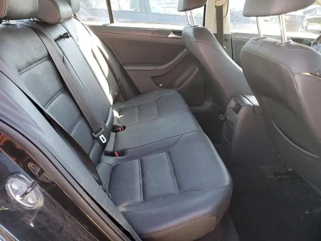 2011 VOLKSWAGEN JETTA SE  