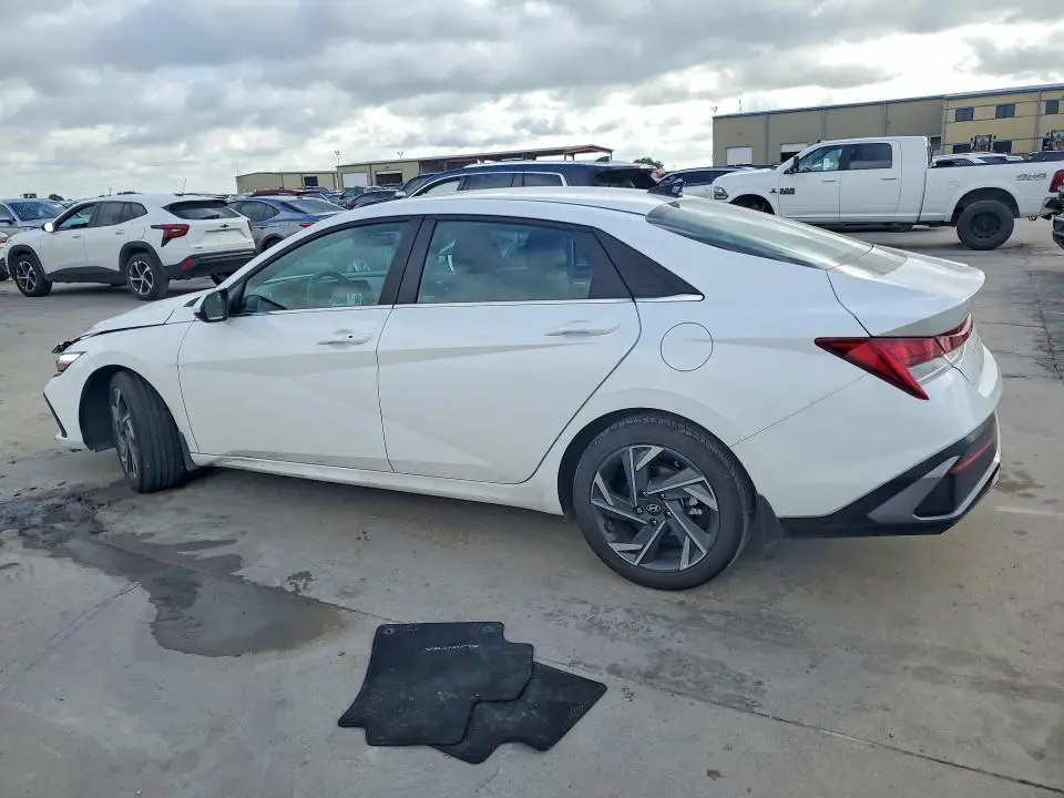 2024 HYUNDAI ELANTRA SEL  