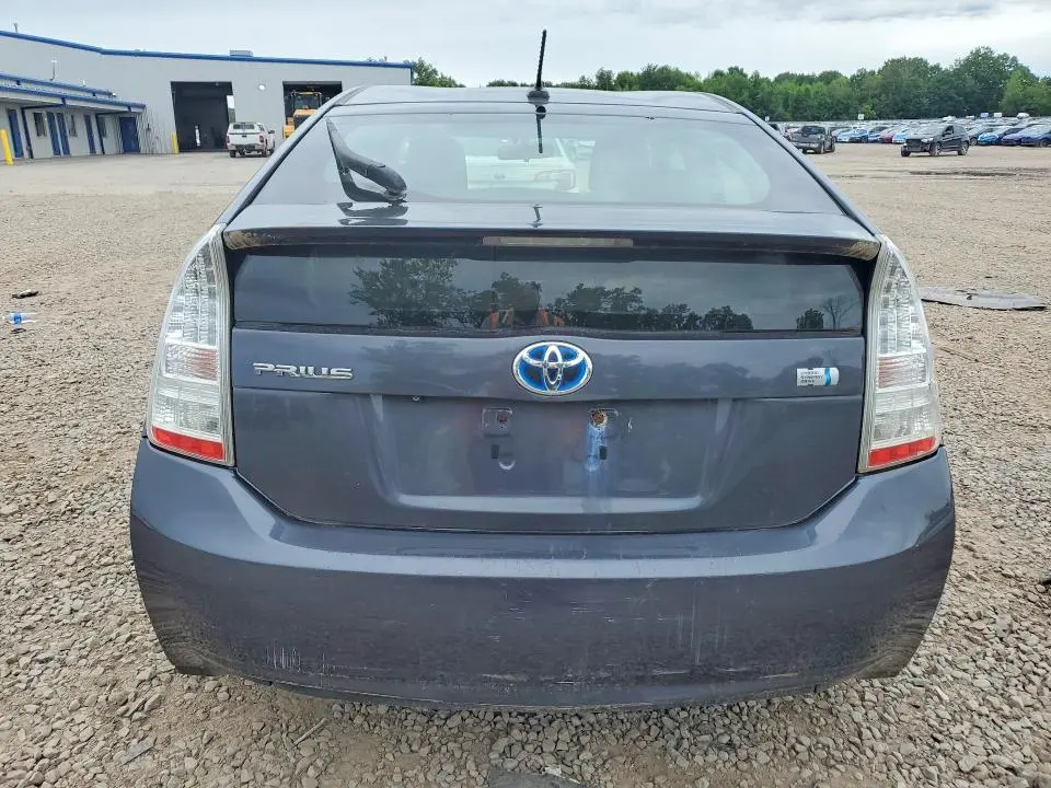 2010 TOYOTA PRIUS III  