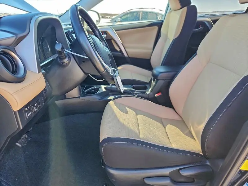 2017 TOYOTA RAV4 XLE  