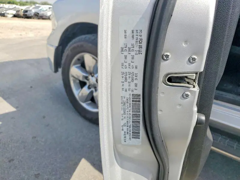 2016 RAM 1500 SLT  